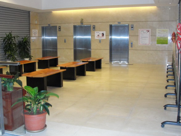 輕食區電梯旁座位